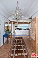 27348 Pacific Coast Hwy in Malibu, CA - Foto de edificio - Building Photo