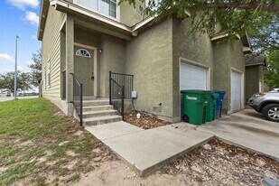5002 Summit Wood in San Antonio, TX - Building Photo