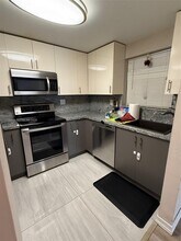 18001 N Bay Rd in Sunny Isles Beach, FL - Building Photo - Building Photo