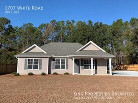 1707 White Rd in Wilmington, NC - Building Photo