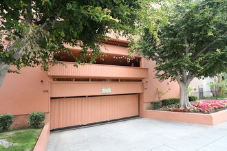 140 S Maple Dr in Beverly Hills, CA - Building Photo - Building Photo