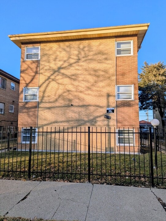 406 E 109th St in Chicago, IL - Building Photo