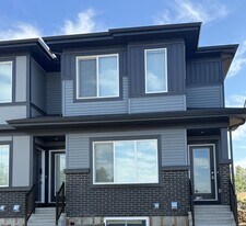 4231 Kinglet Dr NW in Edmonton, AB - Building Photo