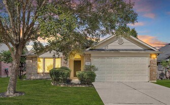 32102 Decker Oaks Dr in Pinehurst, TX - Building Photo