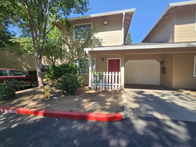 2055 Amanda Way in Chico, CA - Building Photo - Building Photo