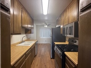 11819 Kiowa Ave in Brentwood, CA - Foto de edificio - Building Photo