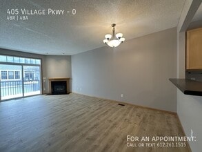 405 Village Pkwy in Circle Pines, MN - Foto de edificio - Building Photo