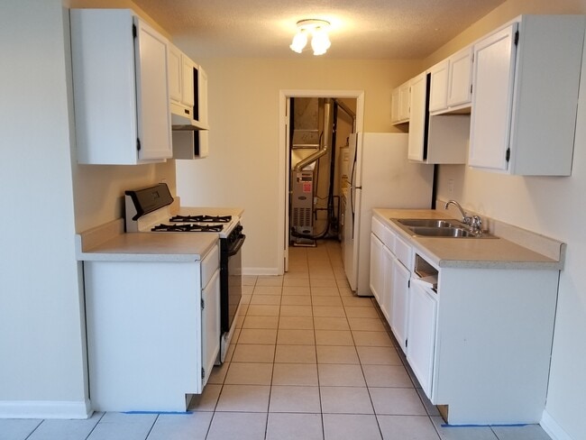 1751 Queensbury Cir in Hoffman Estates, IL - Building Photo - Building Photo