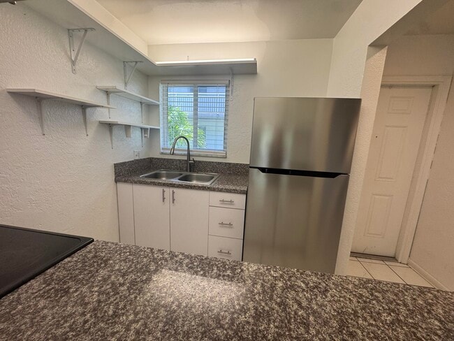 1100 S Lake Dr in Lantana, FL - Building Photo - Building Photo