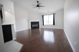 1084 Park Hill Cir in Aurora, IL - Building Photo - Building Photo