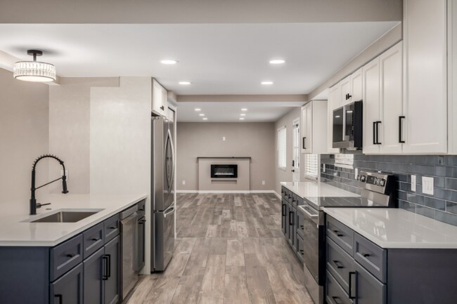 6976 Braun Ct in Arvada, CO - Foto de edificio - Building Photo