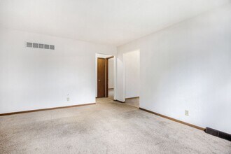 2825 Tepee Ave in Independence, MO - Building Photo - Building Photo