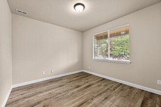 15592 Chad Dr SE in Yelm, WA - Building Photo - Building Photo