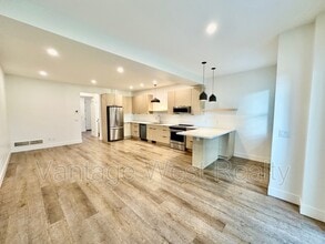 2563 Hebert Rd in West Kelowna, BC - Building Photo - Building Photo