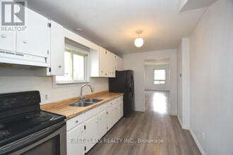 237-237 Nassau St in Oshawa, ON - Building Photo - Building Photo