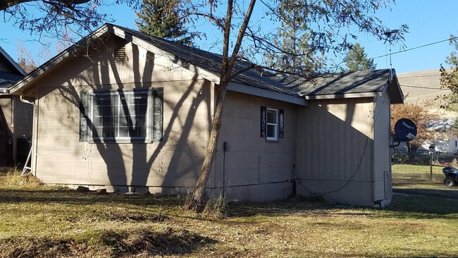 418 3rd Ave N in Hot Springs, MT - Building Photo - Building Photo