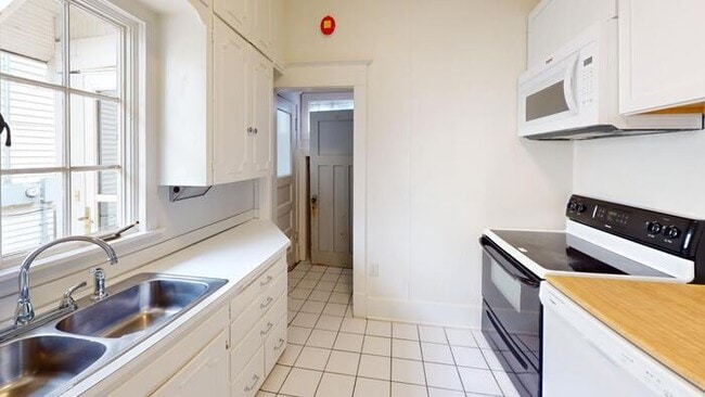1004 E Ave C in Bismarck, ND - Building Photo - Building Photo