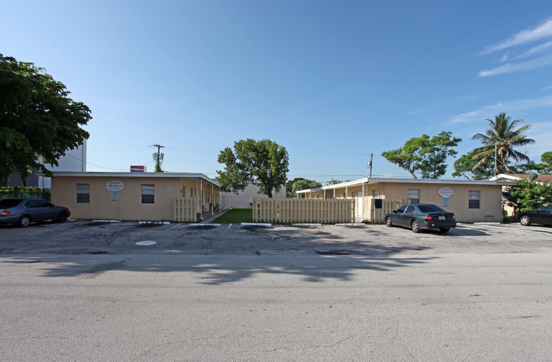 Terracom Apartments in Oakland Park, FL - Foto de edificio