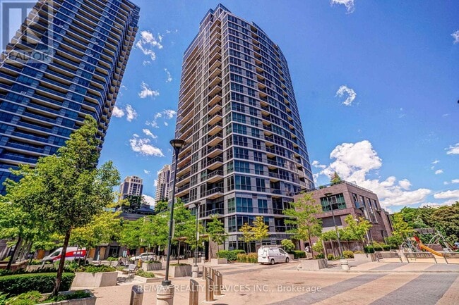 1 Valhalla Inn Rd in Toronto, ON - Building Photo - Building Photo