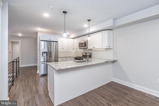 2141 Christian St in Philadelphia, PA - Building Photo - Building Photo
