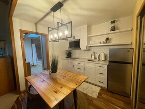 4520 Montecito Ave, Unit Studio 1 in Santa Rosa, CA - Building Photo - Building Photo