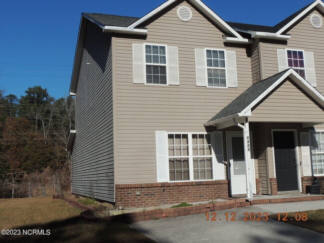 property at 1203 Pueblo Dr