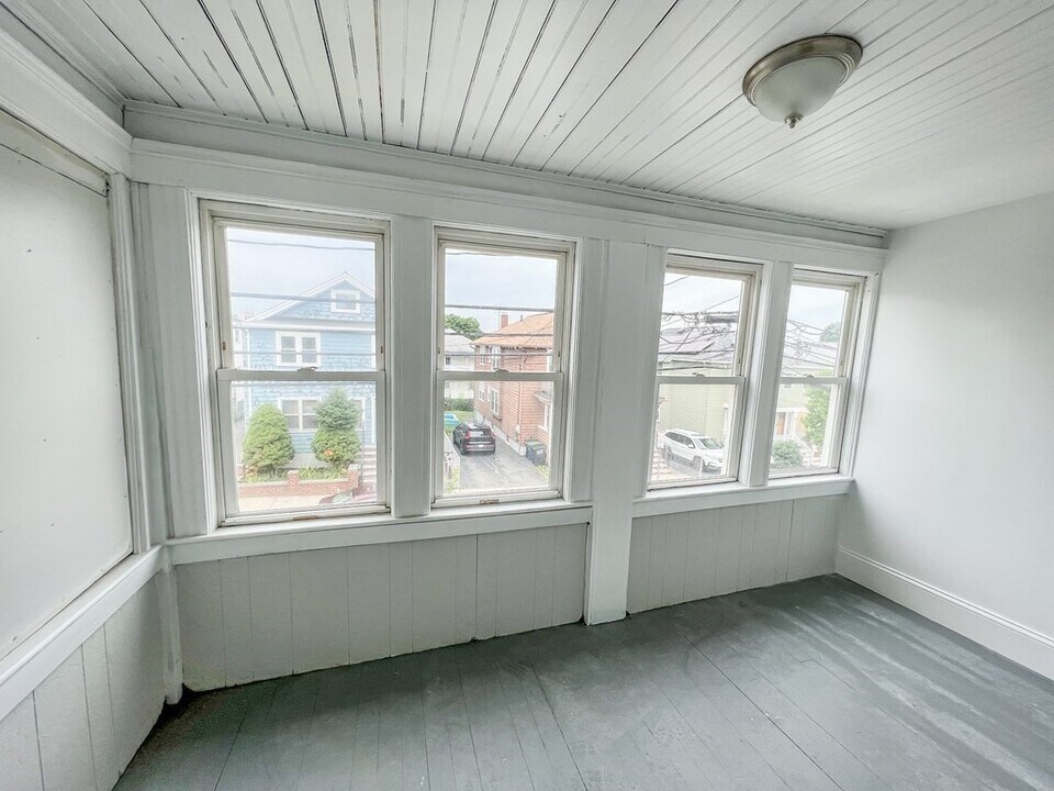 62 Woods Ave, Unit 2 in Somerville, MA - Foto de edificio