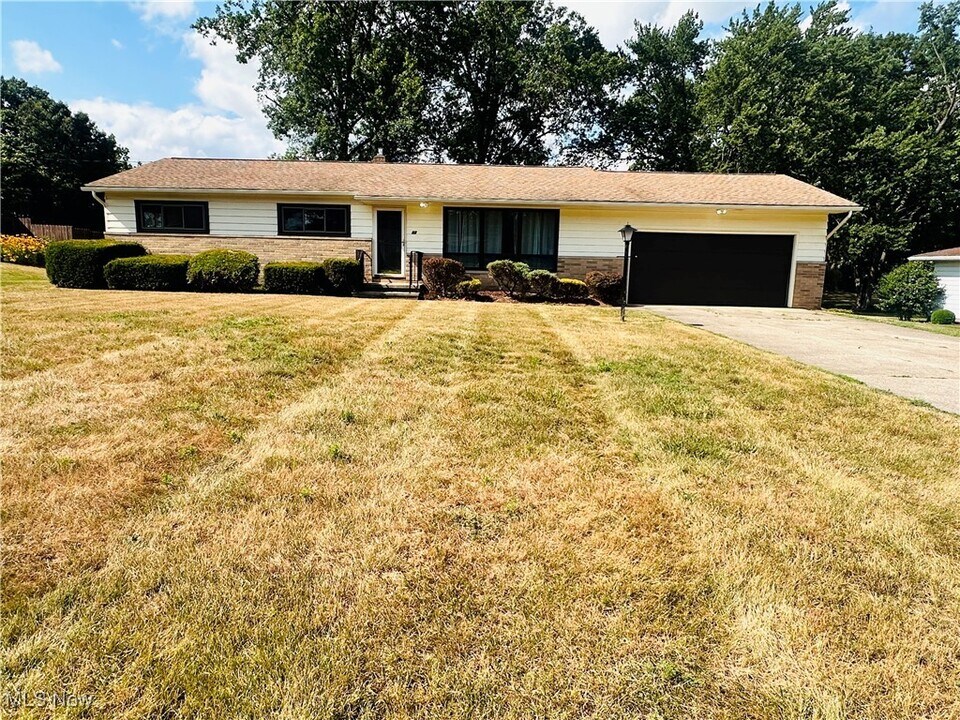 67 Moore Rd in Akron, OH - Building Photo