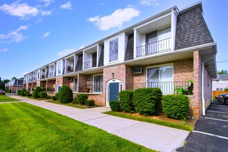 Emerson Square Apartments in Amherst, NY - Building Photo - Building Photo