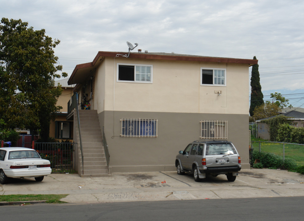 1956-1960 1/2 Julian Ave in San Diego, CA - Foto de edificio