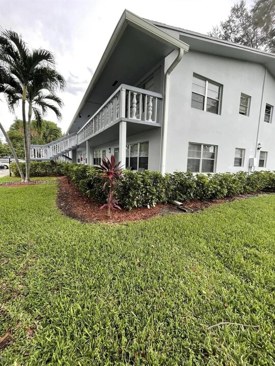 167 Newport Dr in Deerfield Beach, FL - Building Photo