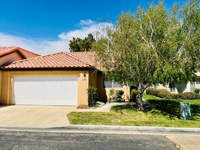 11531 Oak St in Apple Valley, CA - Foto de edificio - Building Photo
