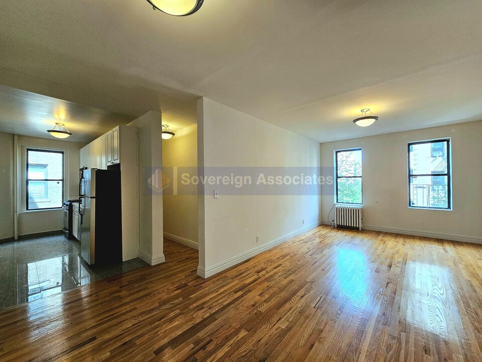 282 Cabrini Blvd in New York, NY - Building Photo