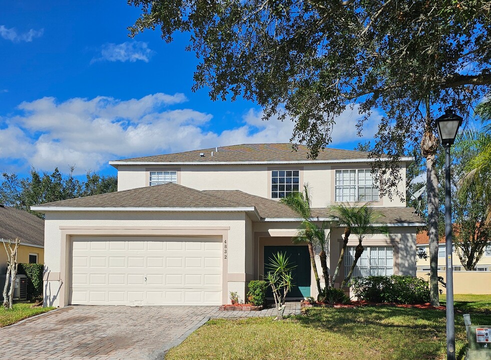 4832 Cumbrian Lakes Dr in Kissimmee, FL - Building Photo