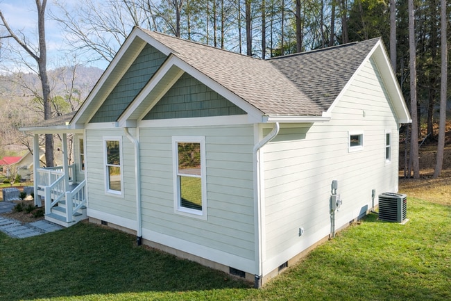 6 Beaverdam Knoll Rd in Asheville, NC - Building Photo - Building Photo