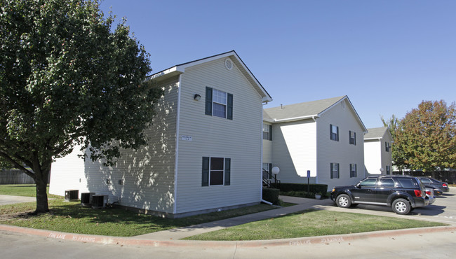 Shady Vista Apartments in Burleson, TX - Building Photo - Building Photo