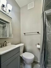 145 Arlington St, Unit 6 in Boston, MA - Foto de edificio - Building Photo