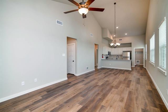 747 Harvest Moon Dr in Venus, TX - Building Photo