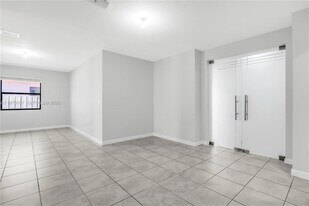 2541 SE 1st St in Homestead, FL - Building Photo