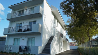 1328 NW 4th St, Unit 6 Apartamentos