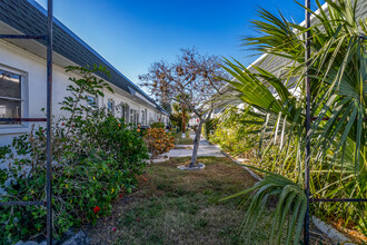 Tyrone Villas in St. Petersburg, FL - Foto de edificio - Building Photo