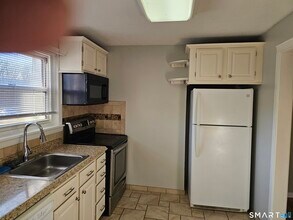 494 Oak Ave in Cheshire, CT - Building Photo - Building Photo