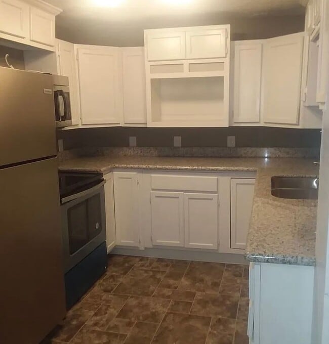 218 E Kirby St in Haysville, KS - Building Photo - Building Photo