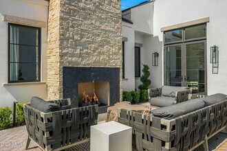 6238 E Calle Rosa in Scottsdale, AZ - Building Photo - Building Photo