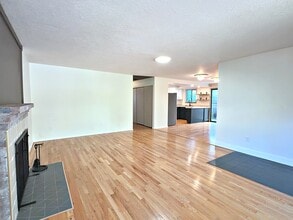 7634 SE Main St in Portland, OR - Building Photo - Building Photo