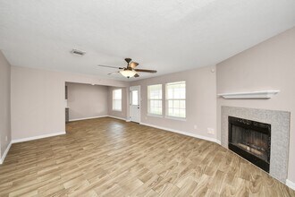 3919 Vauxhall Dr S in Houston, TX - Building Photo - Building Photo