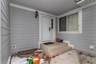 416 Swallow Ln in Deerfield, IL - Building Photo - Building Photo