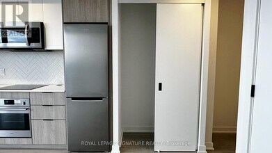 36 Zorra St in Toronto, ON - Building Photo - Building Photo