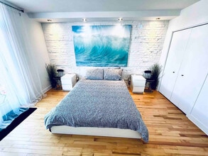 4850 Rue Sainte-Catherine E in Montréal, QC - Building Photo - Building Photo