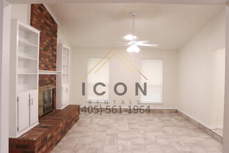 744 Royal Ln in Yukon, OK - Building Photo - Building Photo
